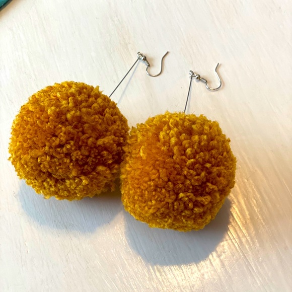 Pom Pom earrings - Picture 1 of 4